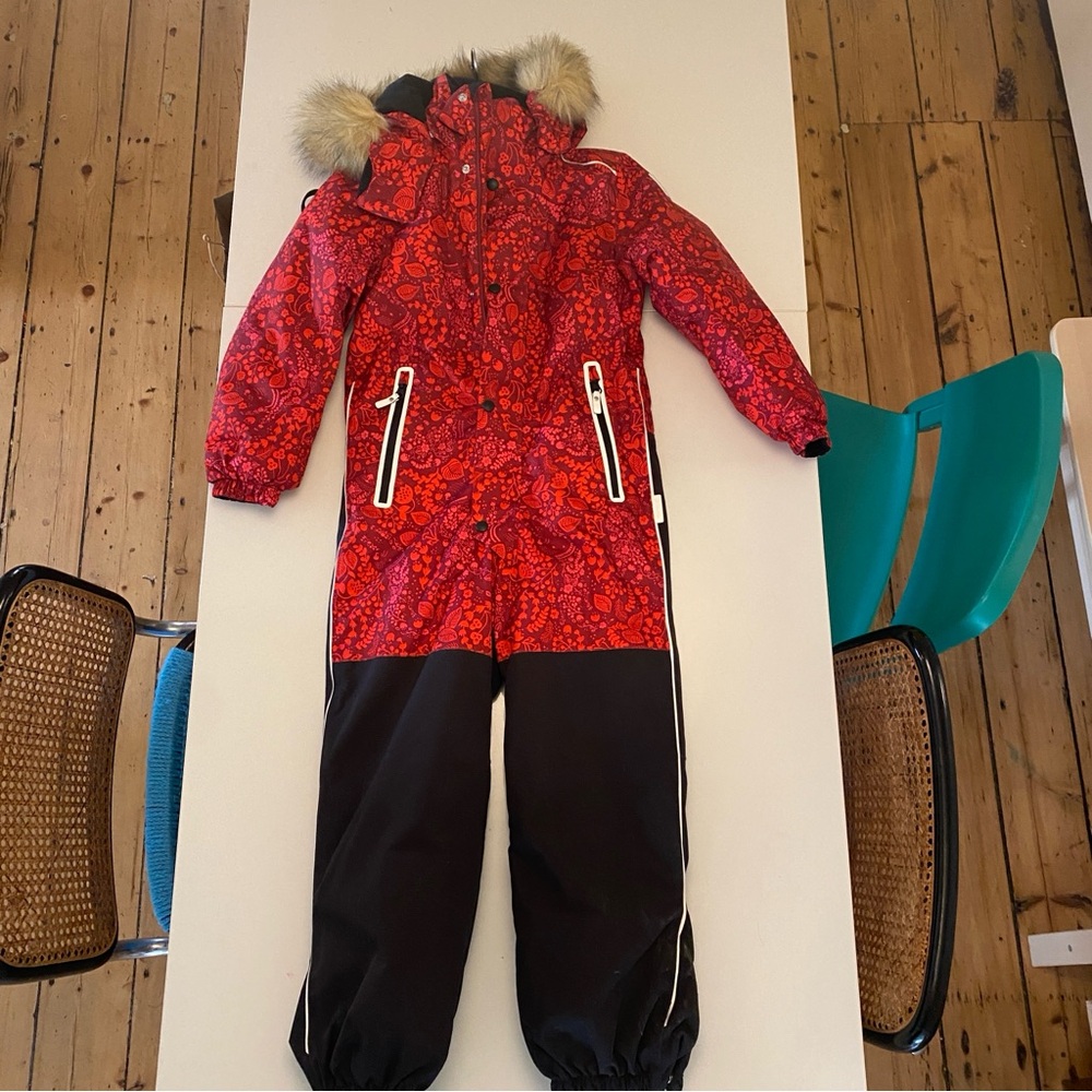 Never worn Red Floral REIMA SNOWSUIT Size 122 / 7yr